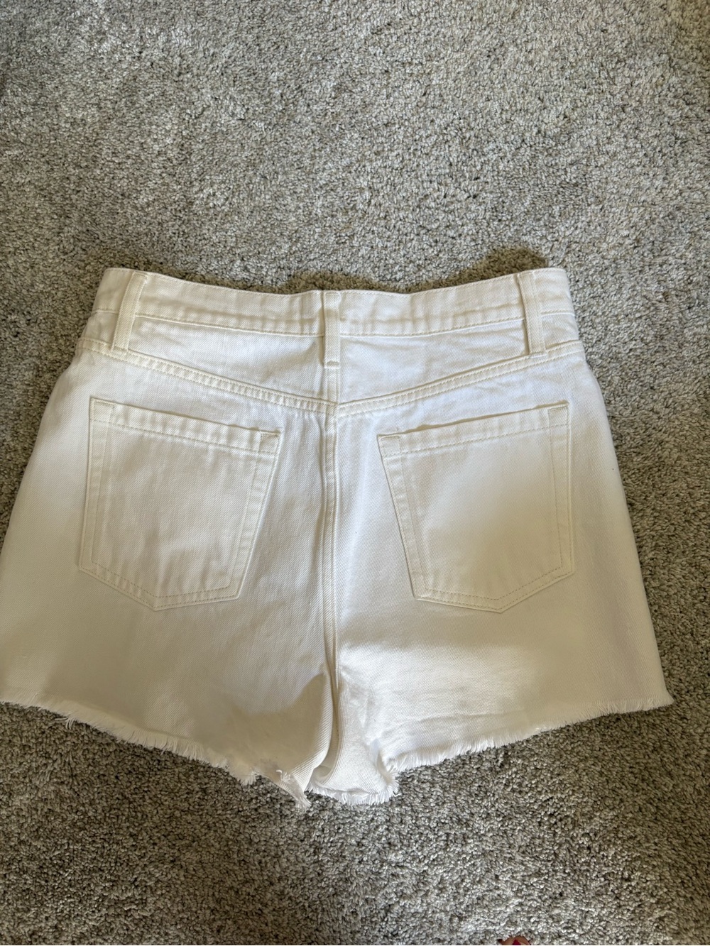 Frame Denim White High-Rise Pleated Jean Shorts - Picture 3 of 3